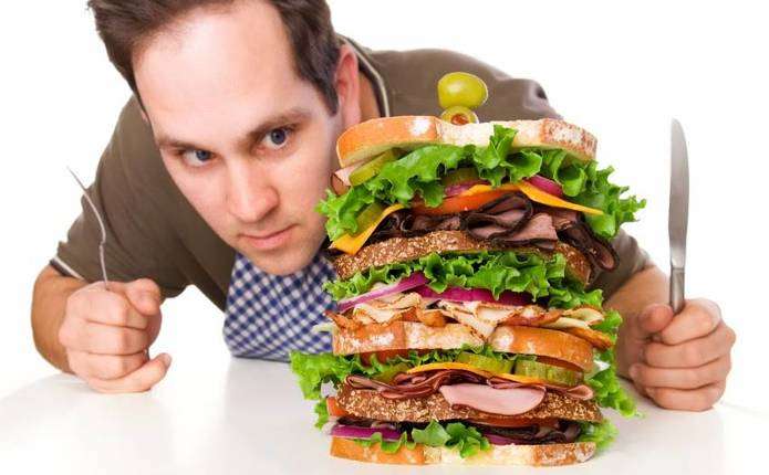 Переїдання — найлютіший ворог живота